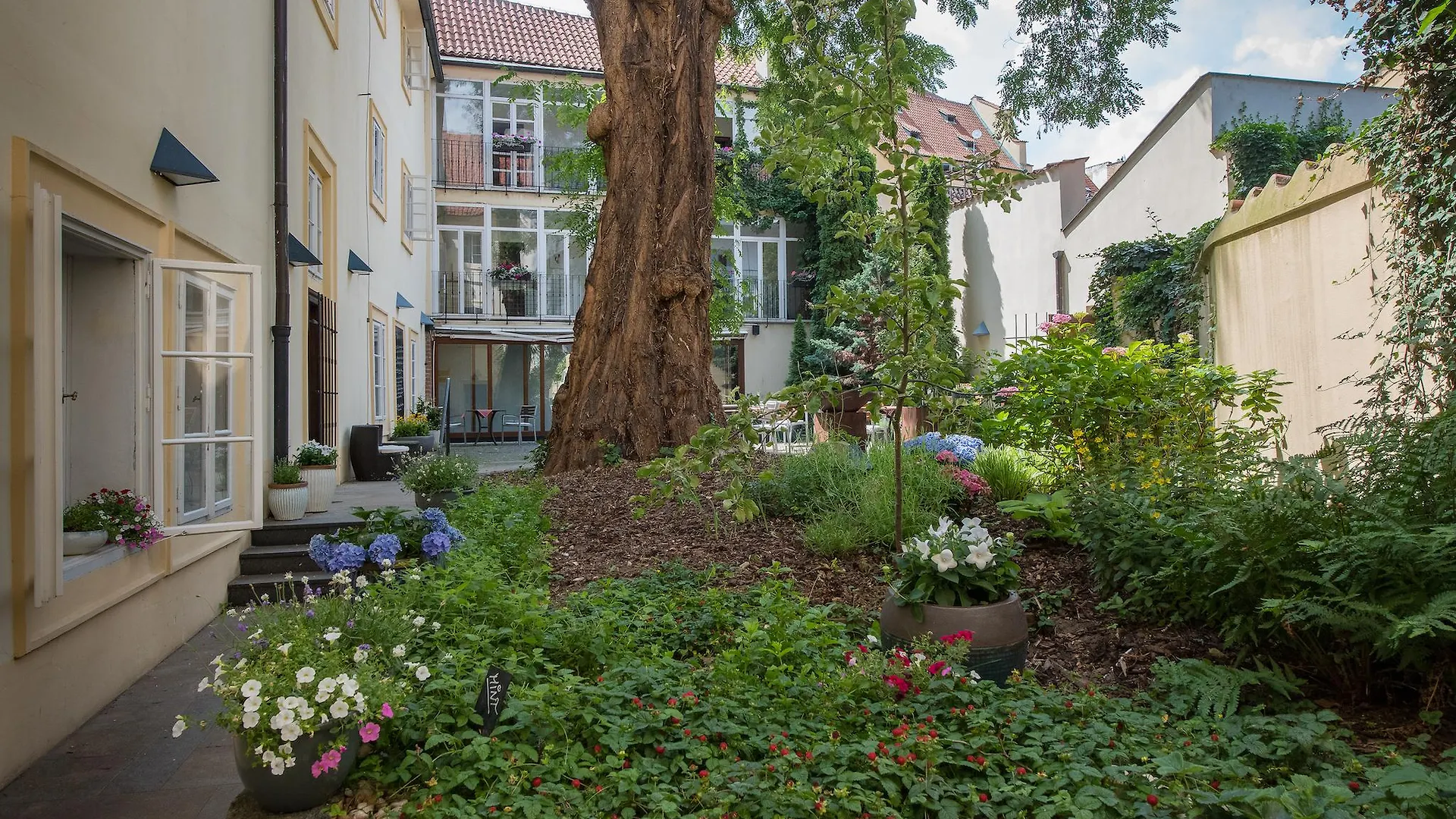 Monastery Garden Prague Hotel